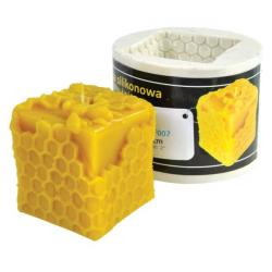 Kocka s v�el�m pl�stom